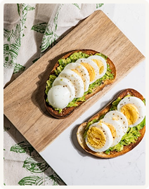 Image d'un toast oeuf avocat