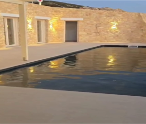 Photo de la villa vue de l'extérieur (piscine)