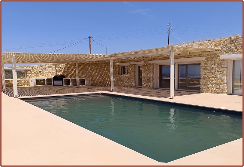 Photo de la villa vue de l'extérieur (piscine)