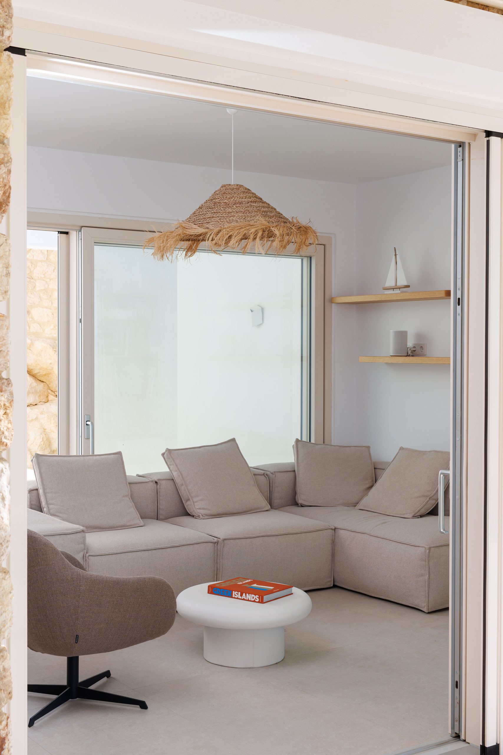 Photo du salon vue de l'extérieur