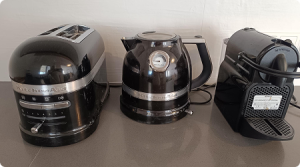 Grille pain, bouilloire et machine a café