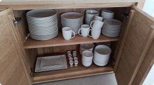 vaisselle disponible (assiettes, tasses, bols)