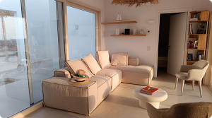 Canapé du salon au soleil couchant